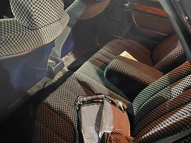 Черный Мерседес 230, объемом двигателя 2.3 л и пробегом 250 тыс. км за 2362 $, фото 8 на Automoto.ua