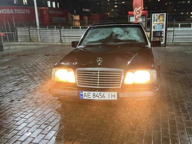 Черный Мерседес 230, объемом двигателя 2.3 л и пробегом 250 тыс. км за 2362 $, фото 5 на Automoto.ua