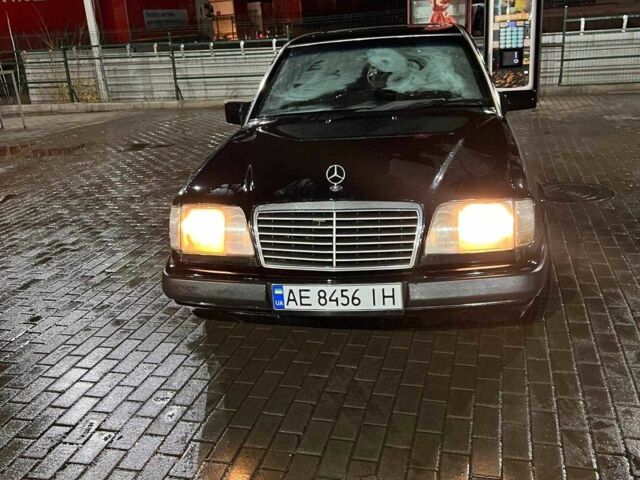 Черный Мерседес 230, объемом двигателя 2.3 л и пробегом 250 тыс. км за 2362 $, фото 9 на Automoto.ua