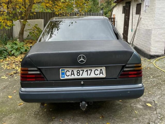 Чорний Мерседес 230, об'ємом двигуна 2.3 л та пробігом 508 тис. км за 1198 $, фото 4 на Automoto.ua