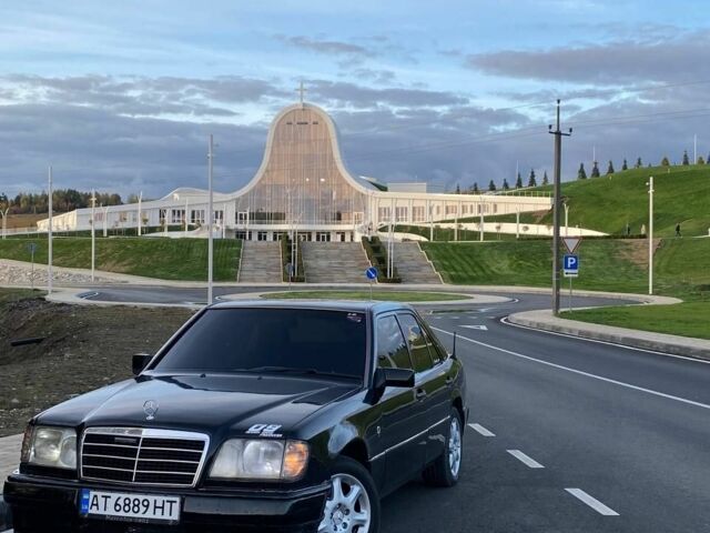 Черный Мерседес 230, объемом двигателя 2.3 л и пробегом 300 тыс. км за 2400 $, фото 1 на Automoto.ua