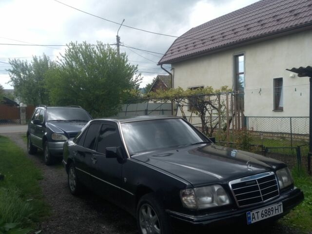 Черный Мерседес 230, объемом двигателя 2.3 л и пробегом 300 тыс. км за 2400 $, фото 4 на Automoto.ua