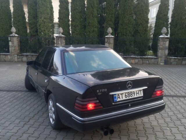 Черный Мерседес 230, объемом двигателя 2.3 л и пробегом 300 тыс. км за 2400 $, фото 10 на Automoto.ua