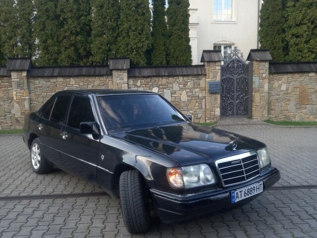 Черный Мерседес 230, объемом двигателя 2.3 л и пробегом 300 тыс. км за 2400 $, фото 12 на Automoto.ua