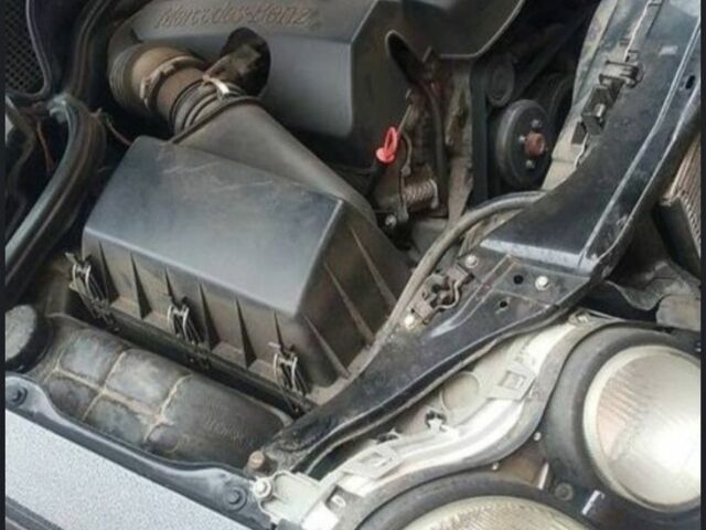 Черный Мерседес 230, объемом двигателя 2 л и пробегом 310 тыс. км за 4100 $, фото 1 на Automoto.ua