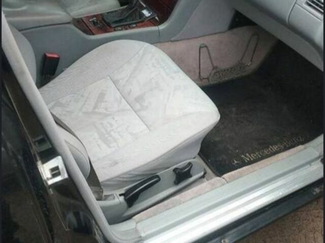 Черный Мерседес 230, объемом двигателя 2 л и пробегом 310 тыс. км за 4100 $, фото 5 на Automoto.ua