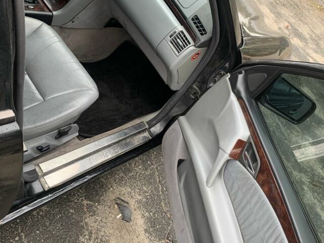 Чорний Мерседес 230, об'ємом двигуна 2.3 л та пробігом 505 тис. км за 3450 $, фото 7 на Automoto.ua