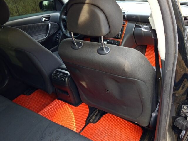 Черный Мерседес 230, объемом двигателя 1.8 л и пробегом 111 тыс. км за 4500 $, фото 6 на Automoto.ua