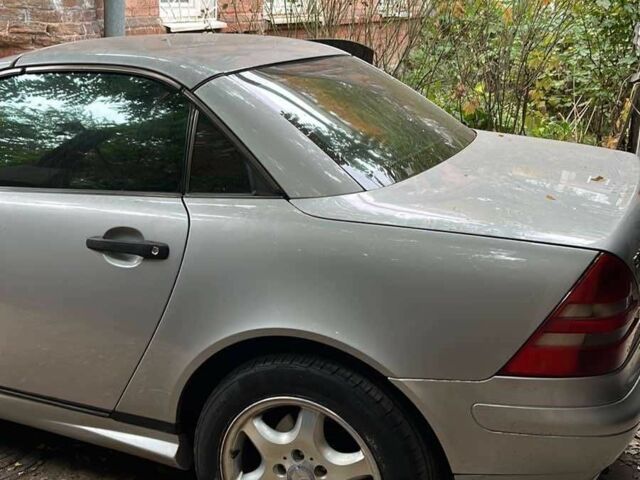 Серый Мерседес 230, объемом двигателя 2.3 л и пробегом 180 тыс. км за 2500 $, фото 1 на Automoto.ua