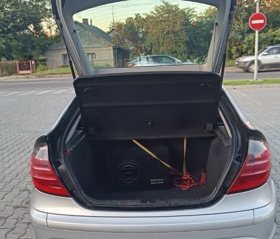 Серый Мерседес 230, объемом двигателя 2.3 л и пробегом 162 тыс. км за 4250 $, фото 3 на Automoto.ua