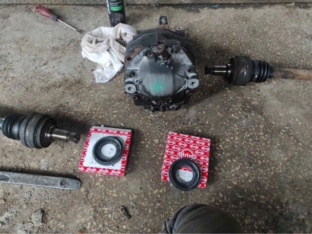 Серый Мерседес 230, объемом двигателя 2.3 л и пробегом 162 тыс. км за 4250 $, фото 15 на Automoto.ua