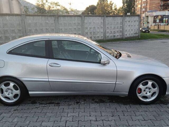 Серый Мерседес 230, объемом двигателя 2.3 л и пробегом 162 тыс. км за 4250 $, фото 2 на Automoto.ua