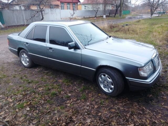 Серый Мерседес 230, объемом двигателя 2.3 л и пробегом 500 тыс. км за 2300 $, фото 3 на Automoto.ua