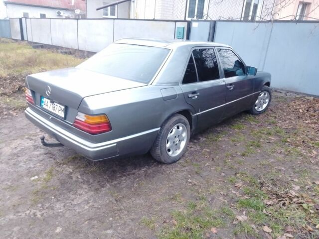 Серый Мерседес 230, объемом двигателя 2.3 л и пробегом 500 тыс. км за 2300 $, фото 2 на Automoto.ua