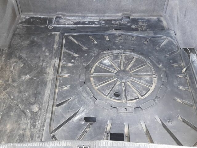 Серый Мерседес 230, объемом двигателя 2.3 л и пробегом 374 тыс. км за 1300 $, фото 11 на Automoto.ua