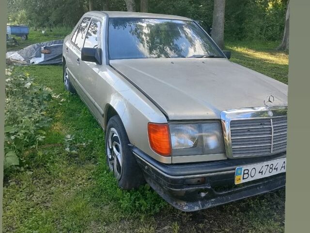 Серый Мерседес 230, объемом двигателя 2.3 л и пробегом 2 тыс. км за 700 $, фото 1 на Automoto.ua