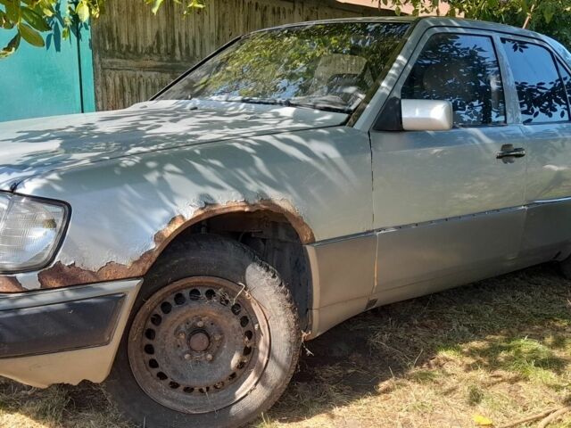 Серый Мерседес 230, объемом двигателя 2.3 л и пробегом 374 тыс. км за 1300 $, фото 10 на Automoto.ua