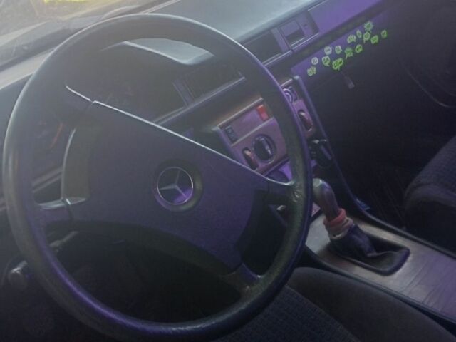 Серый Мерседес 230, объемом двигателя 2.3 л и пробегом 2 тыс. км за 700 $, фото 4 на Automoto.ua