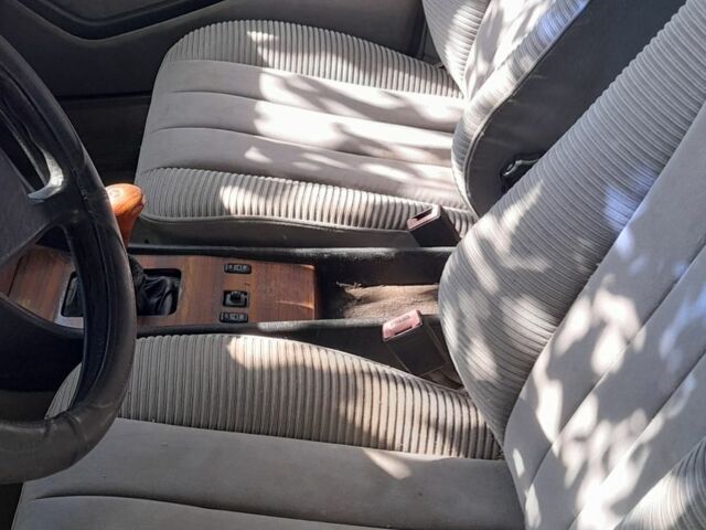 Серый Мерседес 230, объемом двигателя 2.3 л и пробегом 374 тыс. км за 1300 $, фото 1 на Automoto.ua