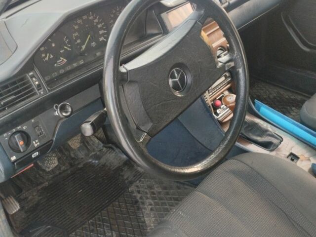 Серый Мерседес 230, объемом двигателя 2 л и пробегом 530 тыс. км за 1600 $, фото 5 на Automoto.ua