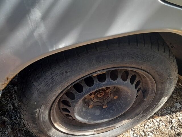 Серый Мерседес 230, объемом двигателя 2.3 л и пробегом 374 тыс. км за 1300 $, фото 5 на Automoto.ua