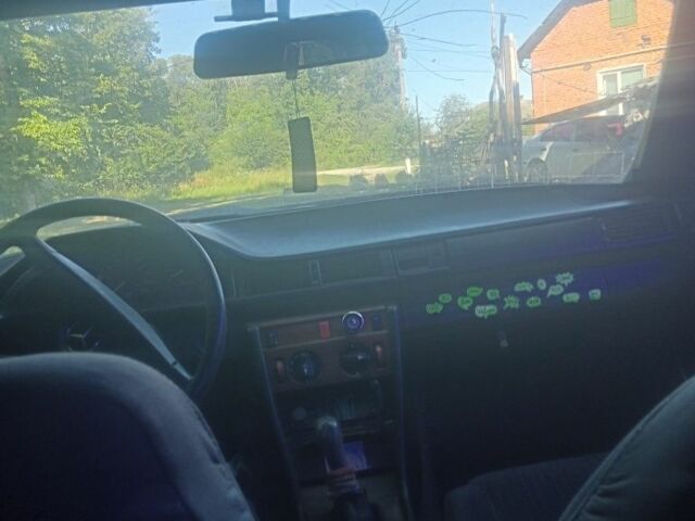 Серый Мерседес 230, объемом двигателя 2.3 л и пробегом 2 тыс. км за 700 $, фото 2 на Automoto.ua