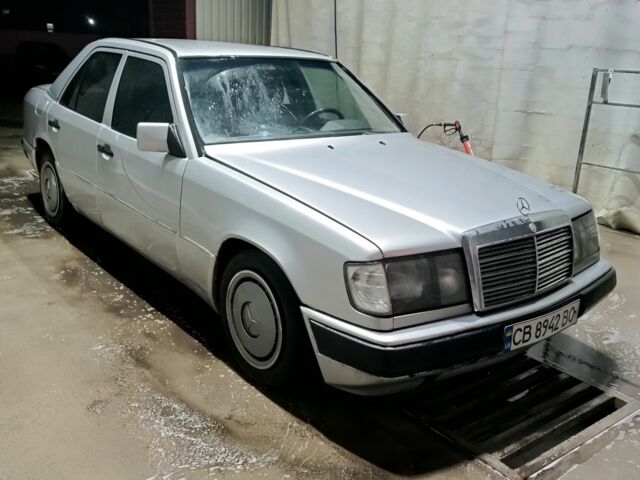 Серый Мерседес 230, объемом двигателя 2.3 л и пробегом 339 тыс. км за 2000 $, фото 3 на Automoto.ua