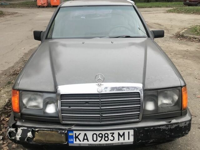 Серый Мерседес 230, объемом двигателя 2.3 л и пробегом 333 тыс. км за 1350 $, фото 6 на Automoto.ua