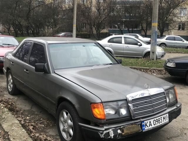 Серый Мерседес 230, объемом двигателя 2.3 л и пробегом 333 тыс. км за 1350 $, фото 1 на Automoto.ua