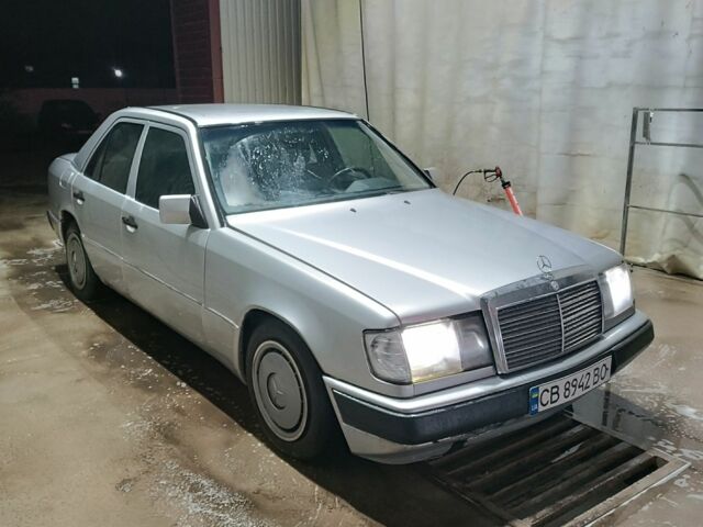 Серый Мерседес 230, объемом двигателя 2.3 л и пробегом 339 тыс. км за 2000 $, фото 1 на Automoto.ua