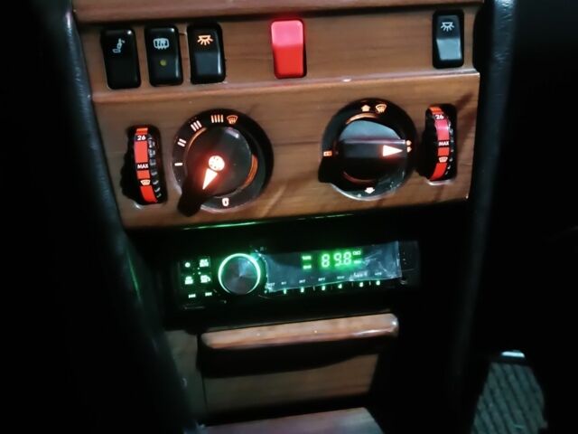 Серый Мерседес 230, объемом двигателя 2.3 л и пробегом 339 тыс. км за 2000 $, фото 7 на Automoto.ua