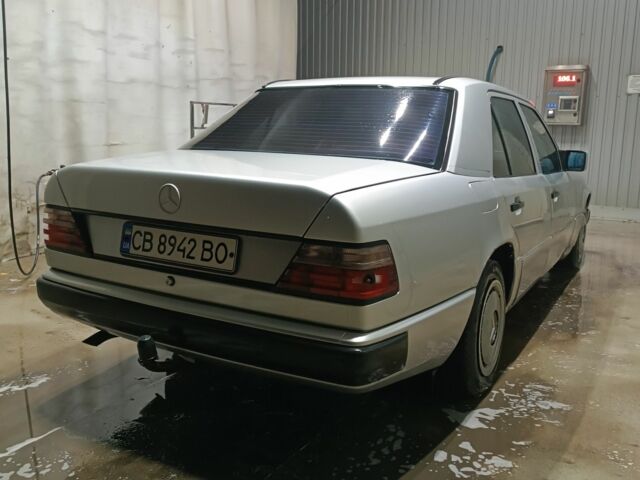 Серый Мерседес 230, объемом двигателя 2.3 л и пробегом 339 тыс. км за 2000 $, фото 4 на Automoto.ua