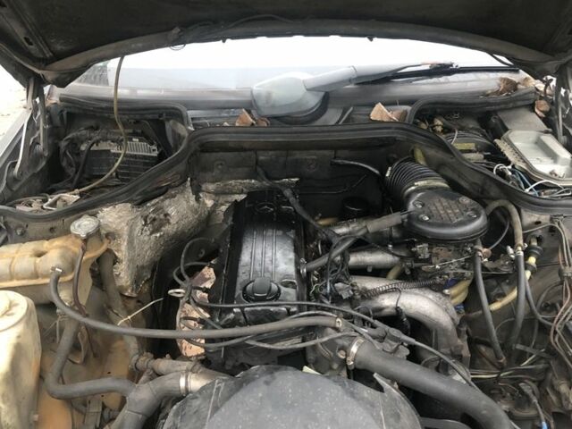 Серый Мерседес 230, объемом двигателя 2.3 л и пробегом 333 тыс. км за 1350 $, фото 7 на Automoto.ua