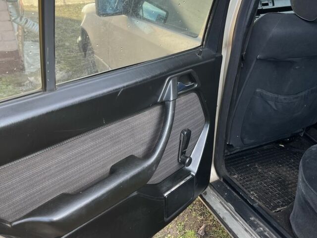 Серый Мерседес 230, объемом двигателя 2.3 л и пробегом 570 тыс. км за 1887 $, фото 4 на Automoto.ua