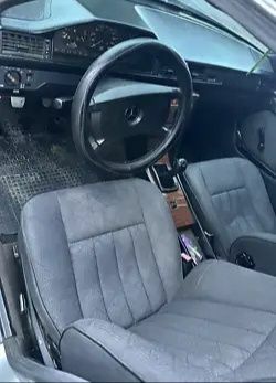 Сірий Мерседес 230, об'ємом двигуна 2.3 л та пробігом 366 тис. км за 909 $, фото 4 на Automoto.ua