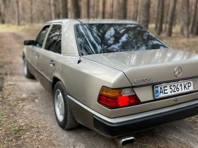 Серый Мерседес 230, объемом двигателя 2.3 л и пробегом 570 тыс. км за 1887 $, фото 1 на Automoto.ua