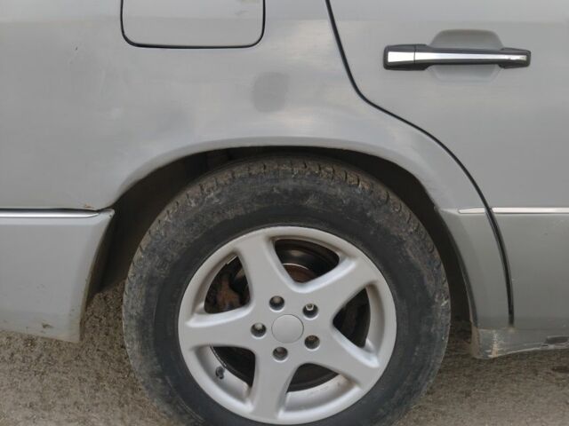 Серый Мерседес 230, объемом двигателя 2.3 л и пробегом 300 тыс. км за 2350 $, фото 15 на Automoto.ua