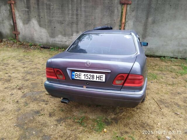 Серый Мерседес 230, объемом двигателя 2.2 л и пробегом 250 тыс. км за 2200 $, фото 1 на Automoto.ua