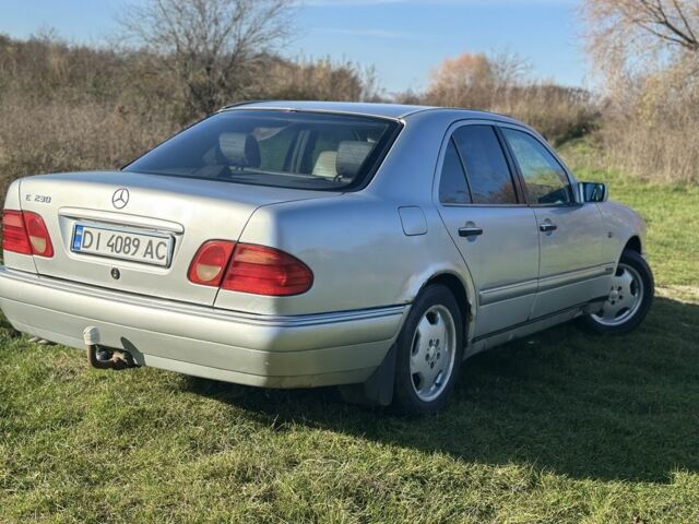 Серый Мерседес 230, объемом двигателя 2.3 л и пробегом 364 тыс. км за 2908 $, фото 3 на Automoto.ua