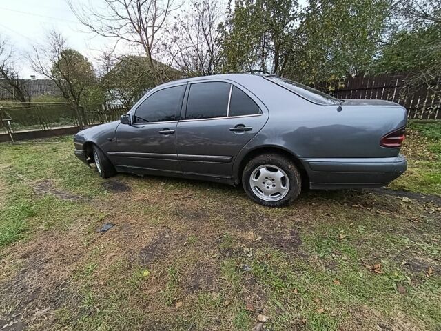 Сірий Мерседес 230, об'ємом двигуна 2.3 л та пробігом 420 тис. км за 1750 $, фото 8 на Automoto.ua