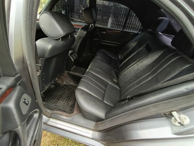 Сірий Мерседес 230, об'ємом двигуна 2.3 л та пробігом 420 тис. км за 1750 $, фото 10 на Automoto.ua