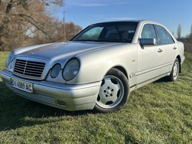 Серый Мерседес 230, объемом двигателя 2.3 л и пробегом 364 тыс. км за 2908 $, фото 7 на Automoto.ua