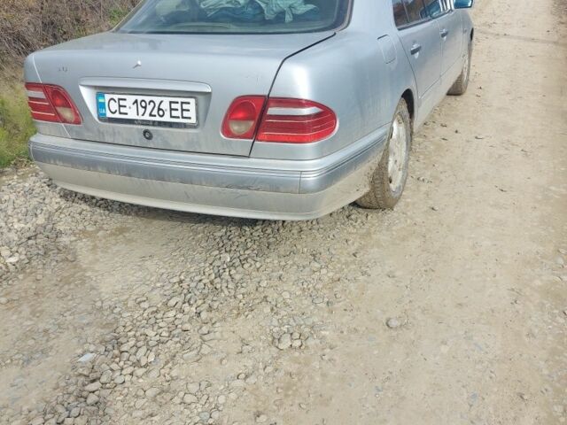 Серый Мерседес 230, объемом двигателя 2.3 л и пробегом 327 тыс. км за 2300 $, фото 2 на Automoto.ua