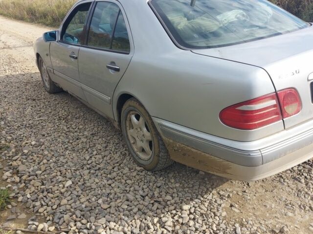 Серый Мерседес 230, объемом двигателя 2.3 л и пробегом 327 тыс. км за 2300 $, фото 4 на Automoto.ua