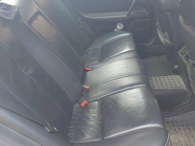 Серый Мерседес 230, объемом двигателя 2.3 л и пробегом 327 тыс. км за 2300 $, фото 7 на Automoto.ua