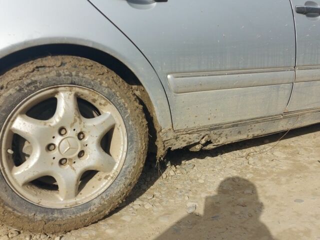 Серый Мерседес 230, объемом двигателя 2.3 л и пробегом 327 тыс. км за 2300 $, фото 3 на Automoto.ua