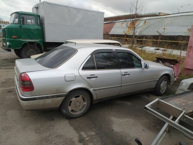 Серый Мерседес 230, объемом двигателя 0 л и пробегом 217 тыс. км за 1450 $, фото 2 на Automoto.ua