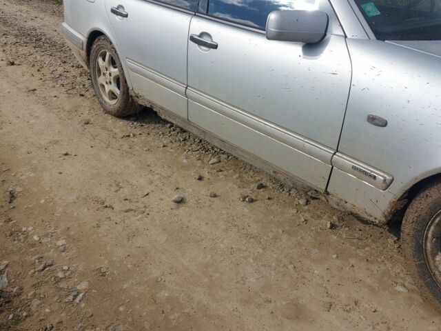 Серый Мерседес 230, объемом двигателя 2.3 л и пробегом 327 тыс. км за 2300 $, фото 1 на Automoto.ua