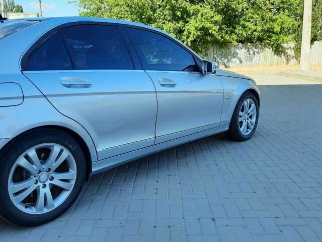 Серый Мерседес 230, объемом двигателя 2.5 л и пробегом 268 тыс. км за 8500 $, фото 2 на Automoto.ua
