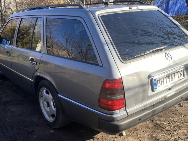 Серый Мерседес 230, объемом двигателя 2.3 л и пробегом 425 тыс. км за 3100 $, фото 3 на Automoto.ua